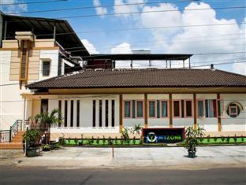 Myzone Homtel Hotel Semarang Exterior foto
