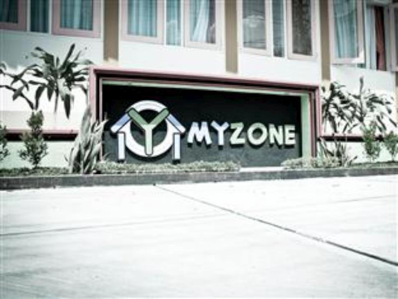 Myzone Homtel Hotel Semarang Exterior foto