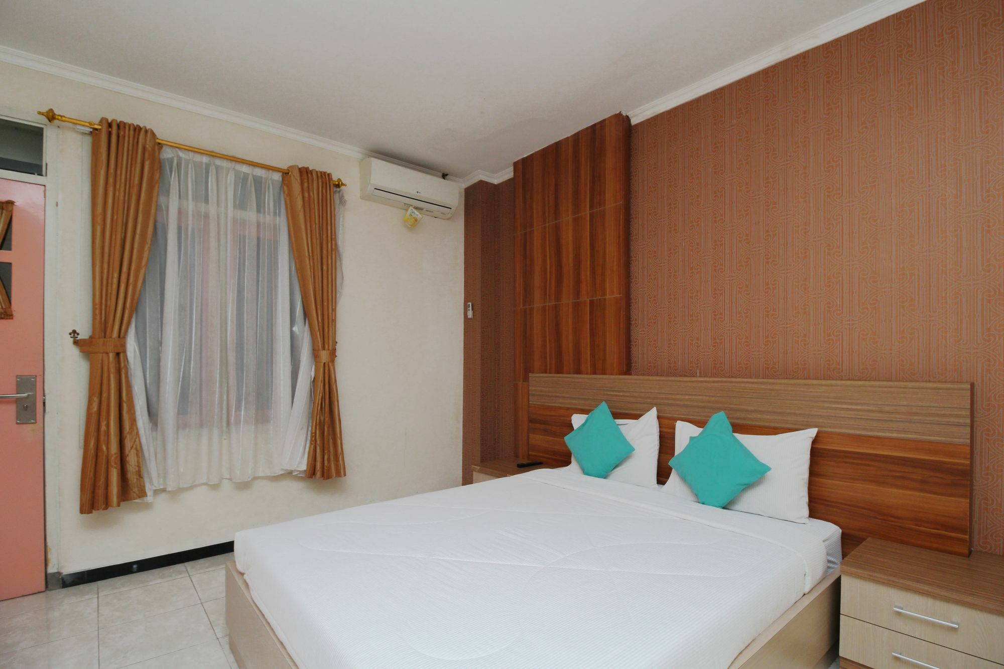 Myzone Homtel Hotel Semarang Exterior foto
