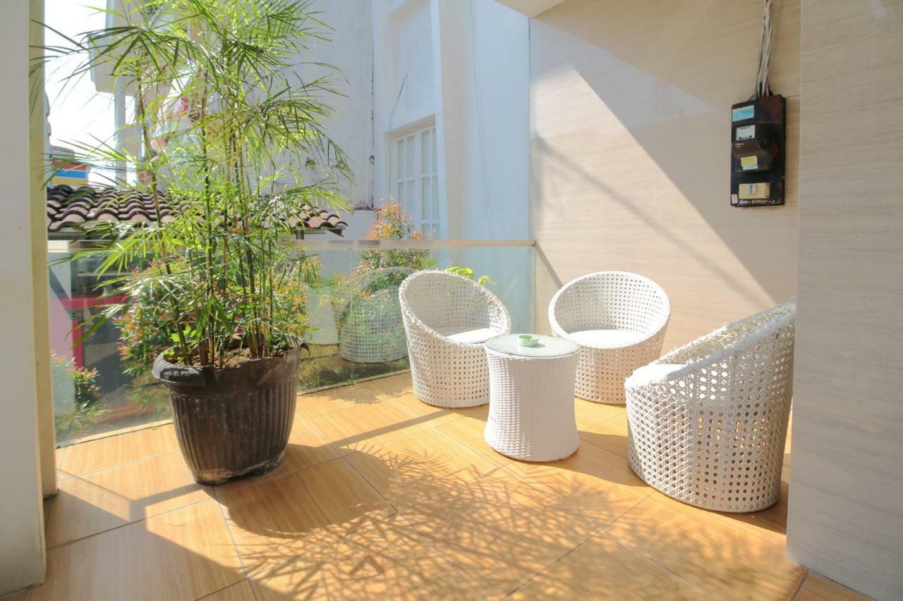 Myzone Homtel Hotel Semarang Exterior foto