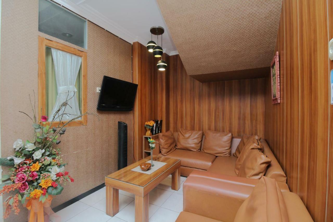 Myzone Homtel Hotel Semarang Exterior foto